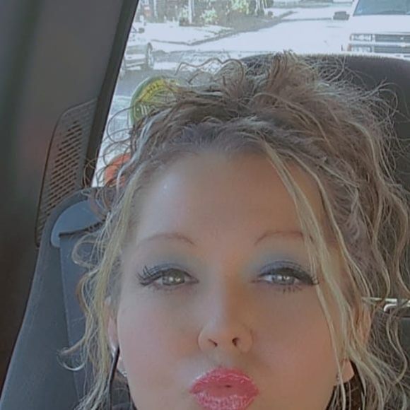 Meet your Posher, Laura - Picture 1 of 1